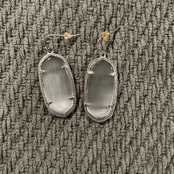 Kendra Scott Elle Silver Slate Earrings - Picture 2 of 5